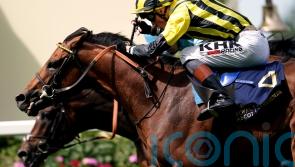 Eldar Eldarov battles to Queen&rsquo;s Vase victory