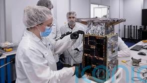 Nasa loses contact with spacecraft on way to moon