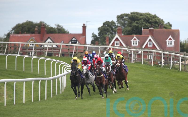 Saisons shines as safety concerns cut short Beverley action