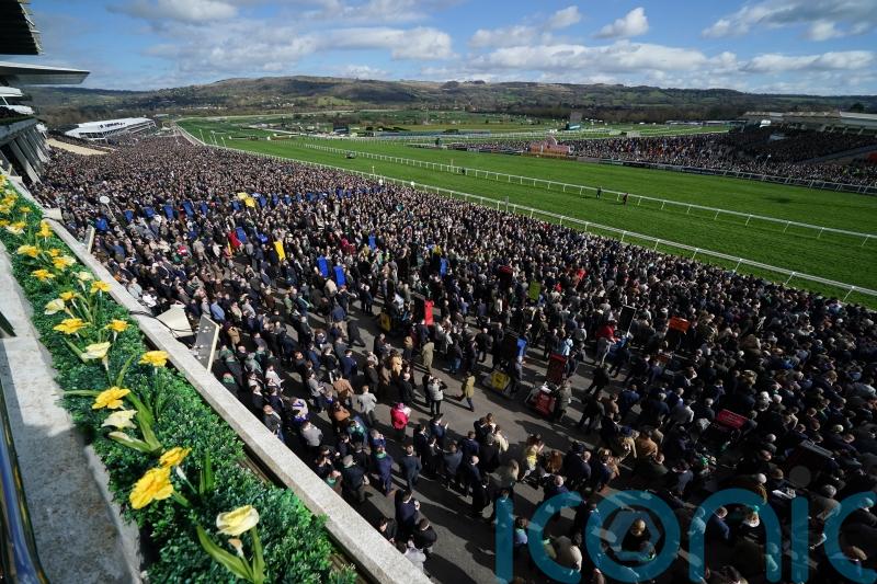 Cheltenham Festival to remain over four days