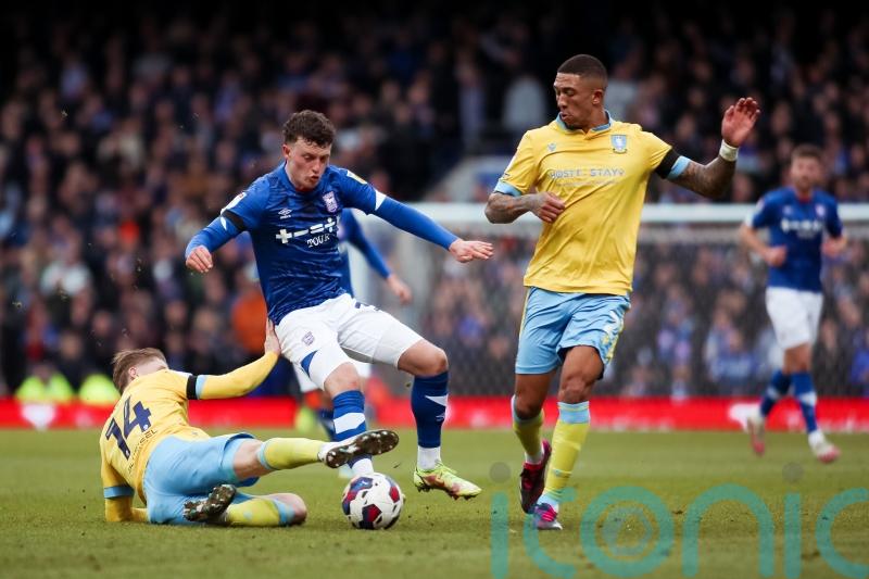 Owls surrender pole position as Ipswich battle back for a point