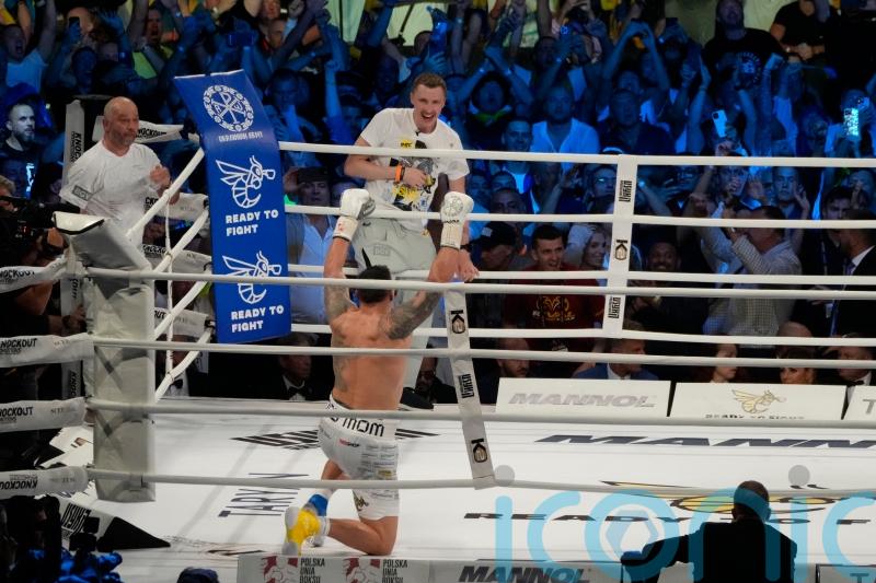 Daniel Dubois&rsquo; camp to lobby for no contest after controversial low blow call