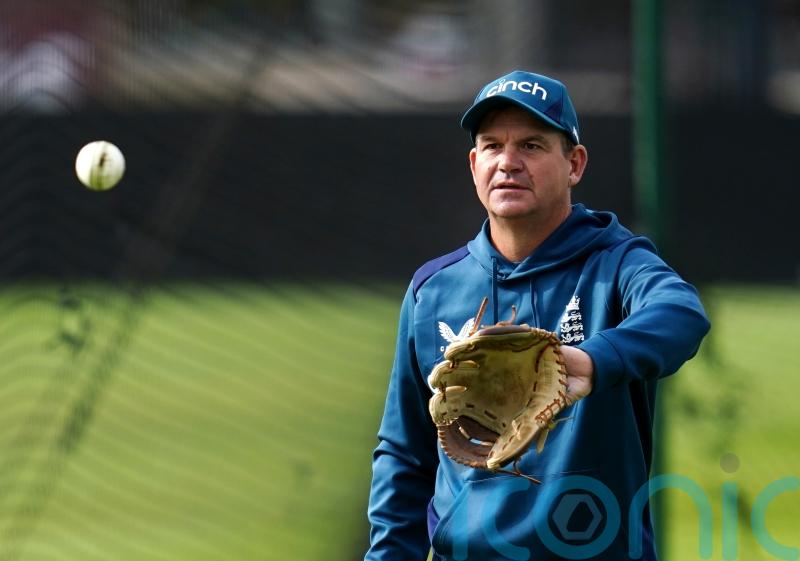 Matthew Mott admits some ageing England players face &lsquo;line in the sand moment&rsquo;