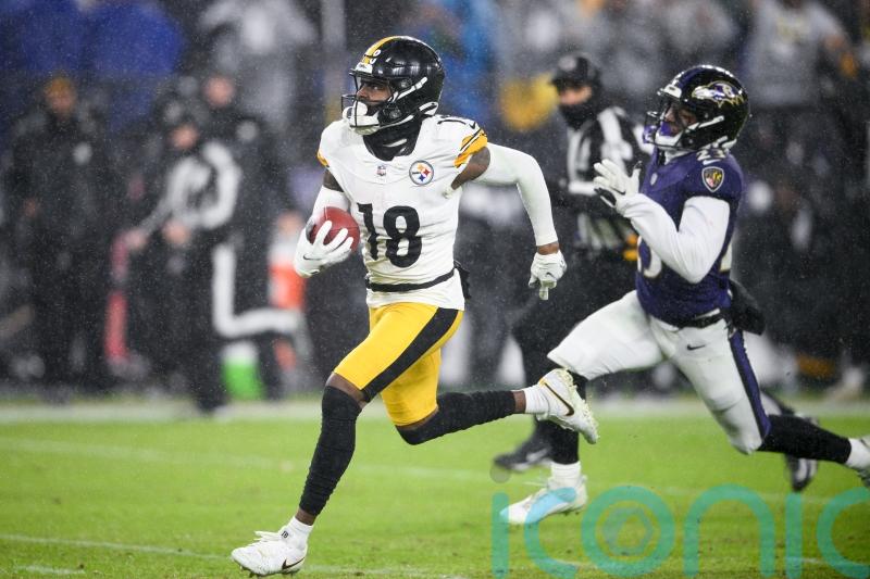 Pittsburgh Steelers keep play-off hopes alive with win over Baltimore Ravens