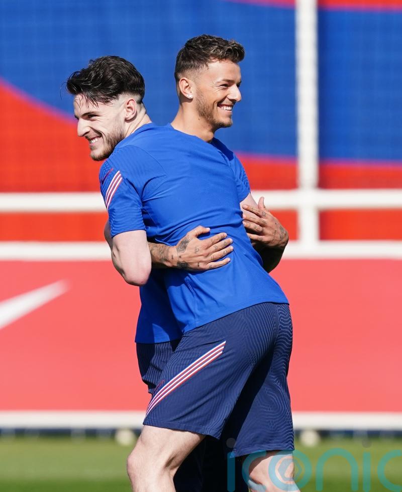 Declan Rice hopes to convince Arsenal team-mate Ben White to make England U-turn