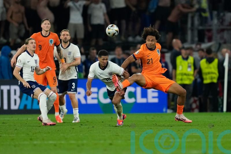 Manchester United sign Netherlands striker Joshua Zirkzee from Bologna