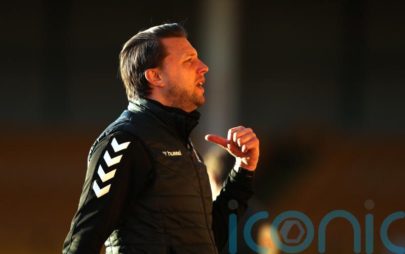 Gillingham boss Mark Bonner hails leaders after holding on for Chesterfield win