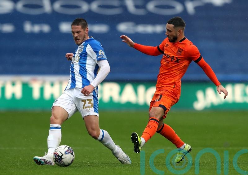 Michael Duff&rsquo;s Huddersfield end losing run with late win over ex-club Barnsley