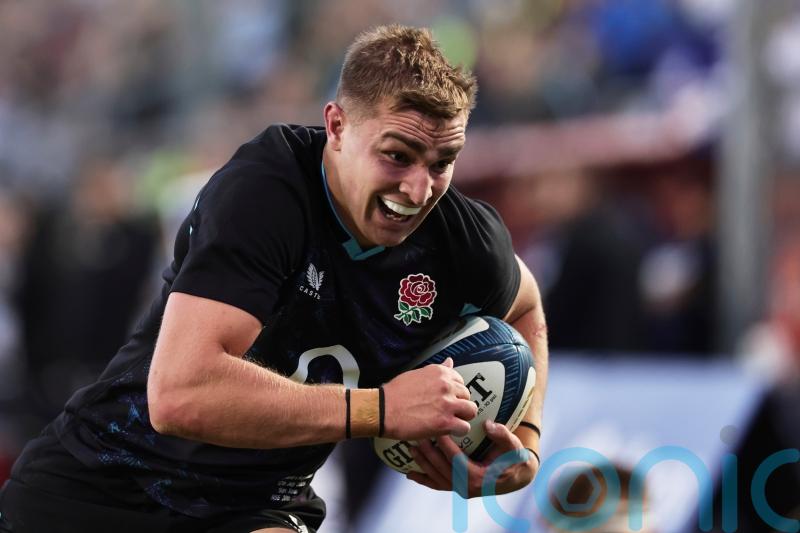 England edge out Argentina with late Jack van Poortvliet try