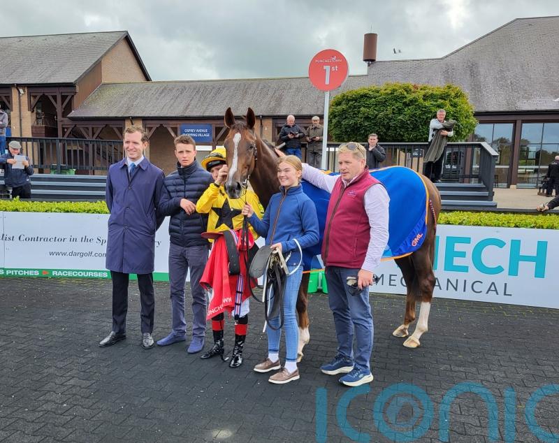 Stunning finish from La Fogata lights up Punchestown