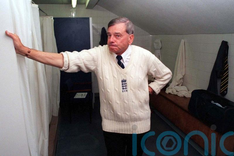 Respected all over world &ndash; Graham Gooch leads tributes to Dickie Bird