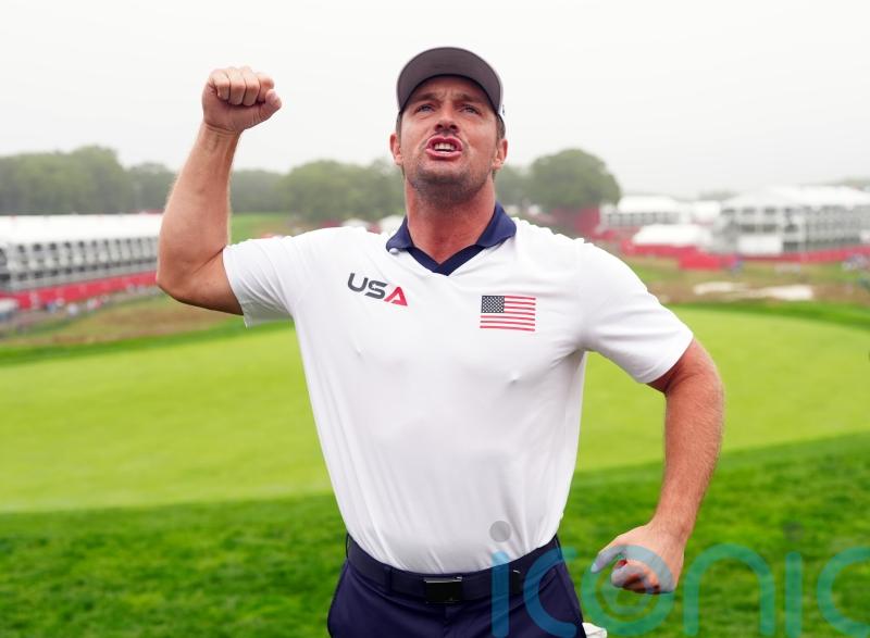 US team whip up Ryder Cup crowd as atmosphere builds on eve of competition