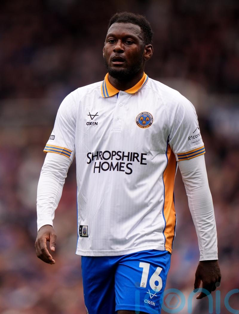 Ten-man Eastleigh hold Wealdstone