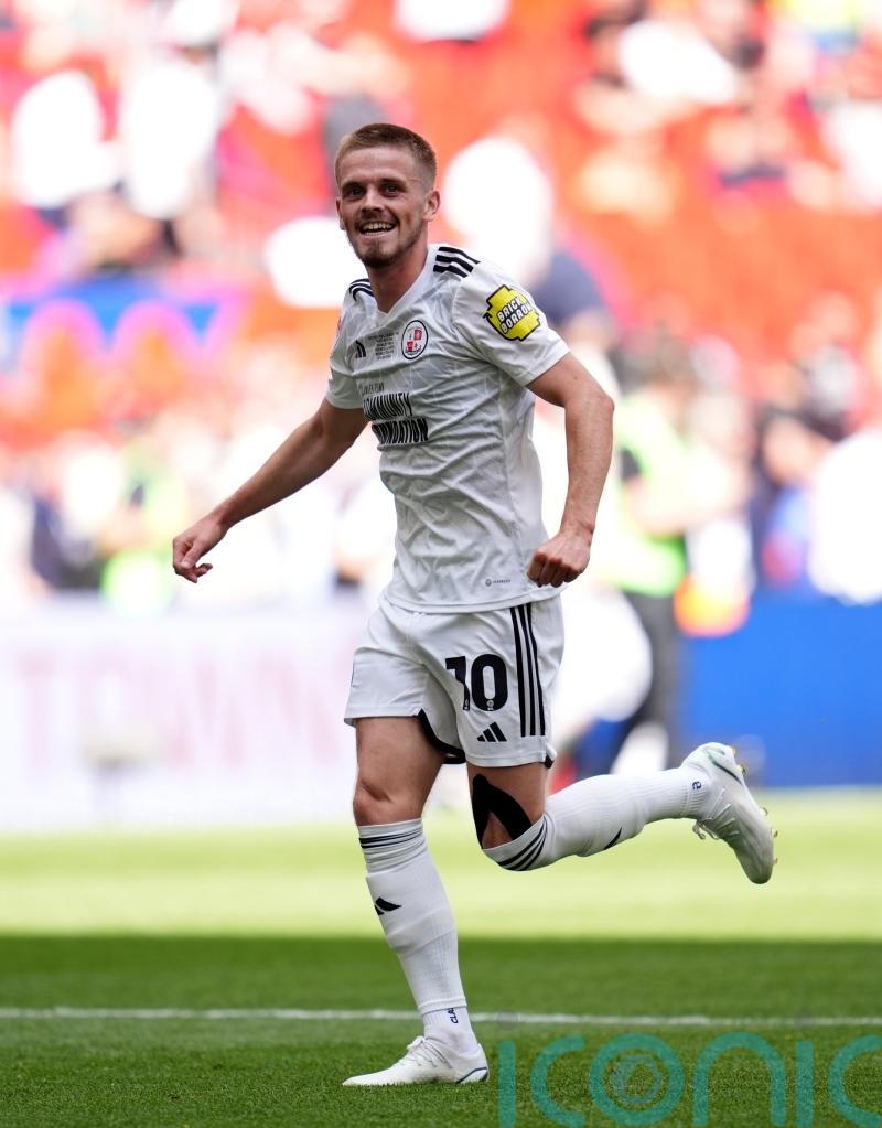 Chesterfield respond to Colchester thrashing by seeing off Salford