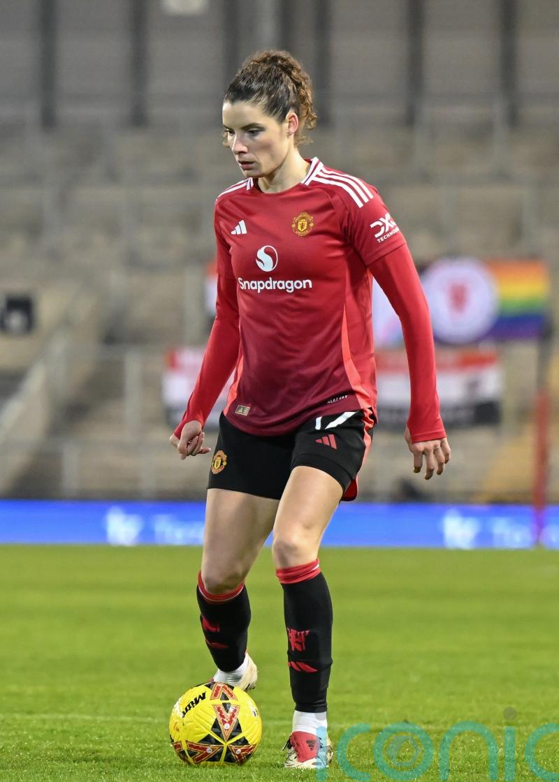 Man Utd claim narrow win at Atletico Madrid despite Dominique Janssen dismissal