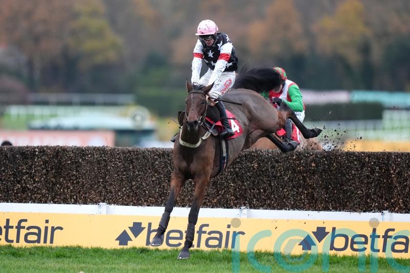 Salver serves up strong staying performance at Sandown