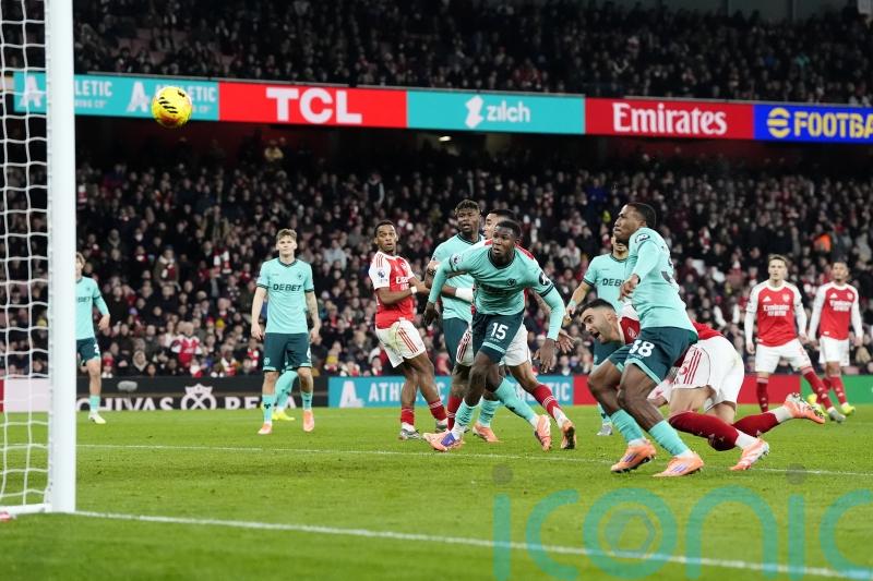 Arsenal need last-gasp winner against plucky Wolves to move five points clear