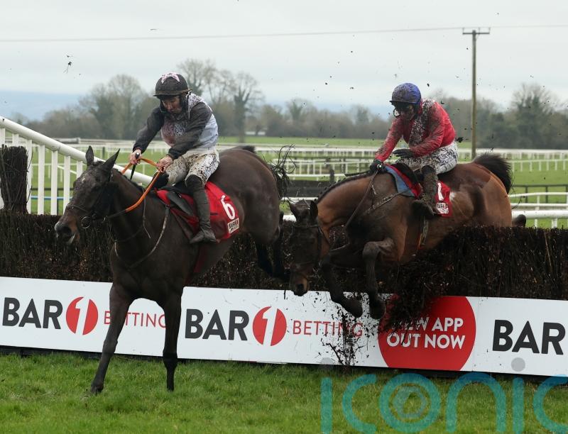 Grangeclare West denies Gerri Colombe at Fairyhouse