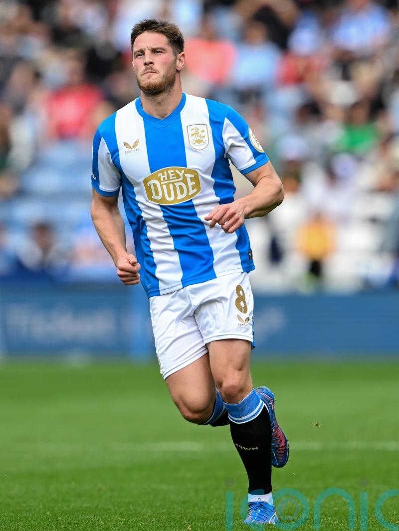 MK Dons stretch unbeaten league run to 11 as Harrogate stay bottom