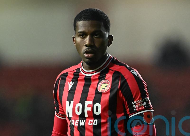 Gillingham halt five-game losing run and dent Walsall&rsquo;s play-off hopes with draw